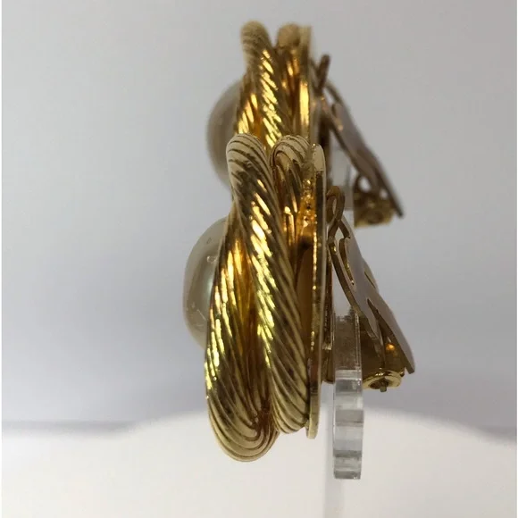 CHANEL 24K Plated Vintage Pearl Earrings ✨🤩 - Picture 8 of 17